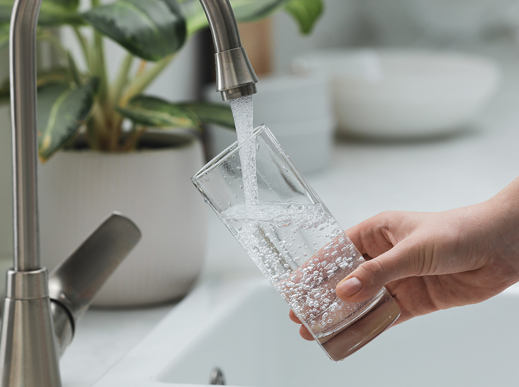 Wasser in Glas